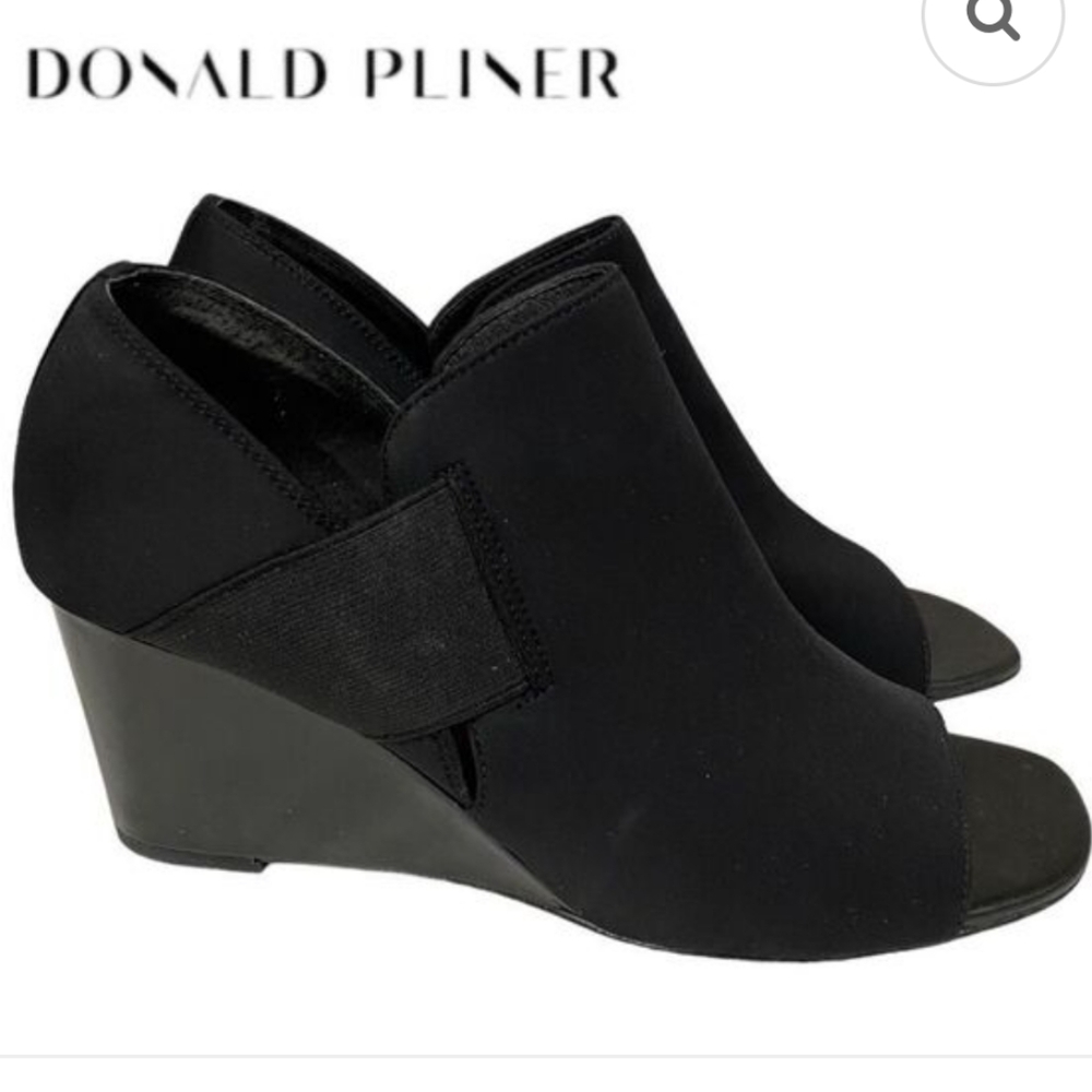 Donald J. Pliner Lizzy Black Fabric Peep-Toe Wedges Size 8.5m